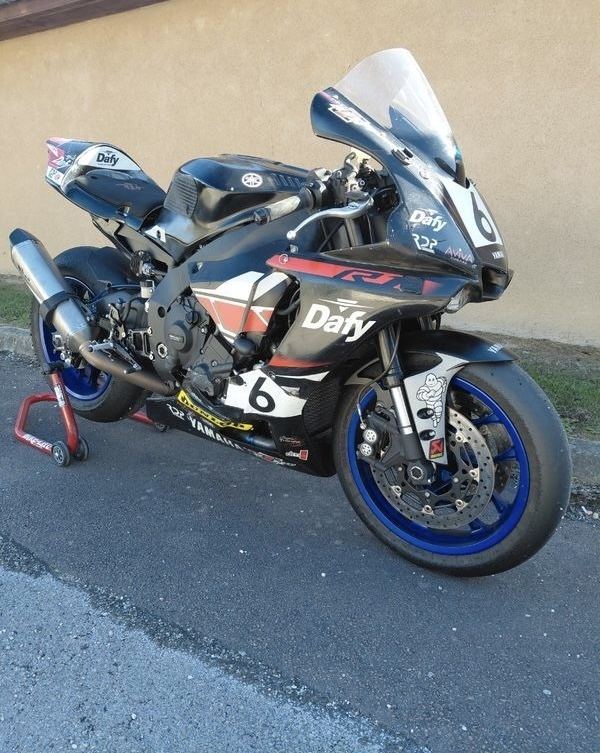 Yamaha R1 de competición