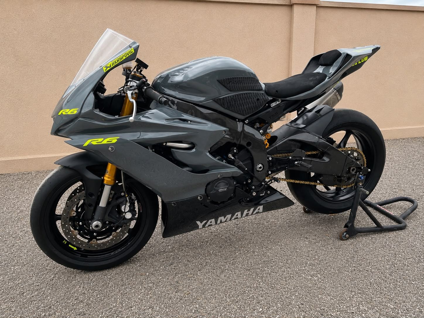 Yamaha R6 de circuito